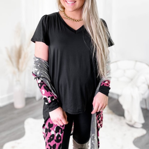 Sew in Love. V neck. Medium black. Short sleeve. NWOT - Picture 2 of 2